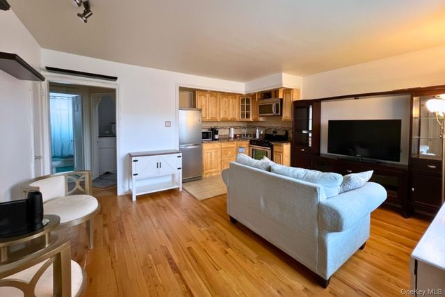 193-02 39 Avenue 1, Flushing, NY 11358