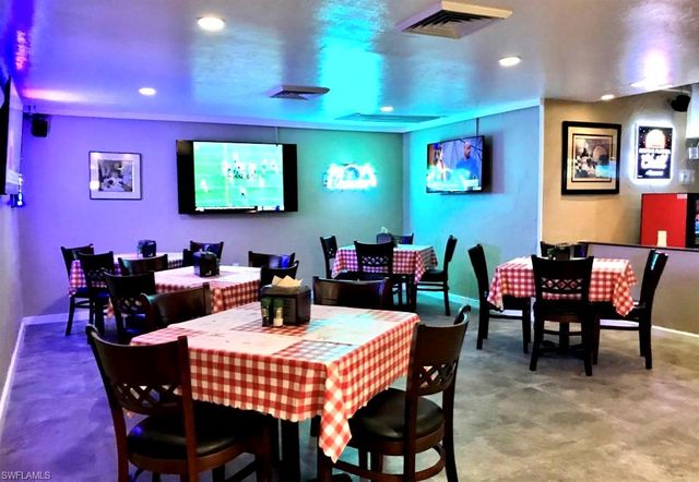 2555 Tamiami TRL N 250, Naples, FL 34103