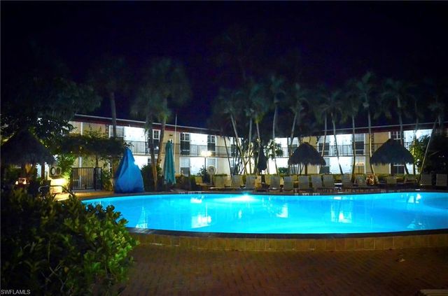 2555 Tamiami TRL N 250, Naples, FL 34103