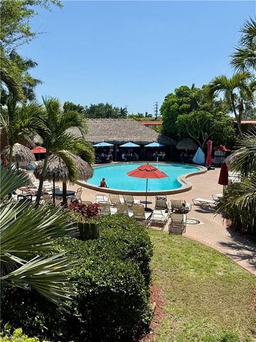 2555 Tamiami TRL N 250, Naples, FL 34103