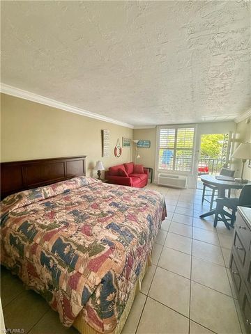 2555 Tamiami TRL N 250, Naples, FL 34103