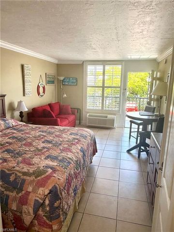 2555 Tamiami TRL N 250, Naples, FL 34103