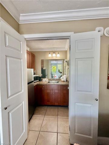 2555 Tamiami TRL N 250, Naples, FL 34103
