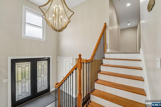 12 Manning Road, Paramus, NJ 07652