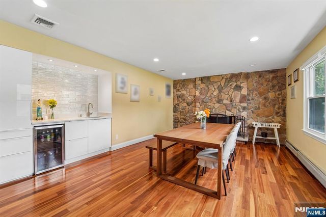 12 Manning Road, Paramus, NJ 07652
