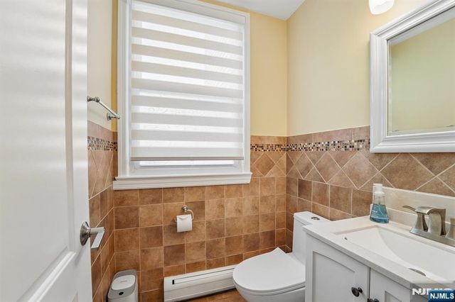 12 Manning Road, Paramus, NJ 07652