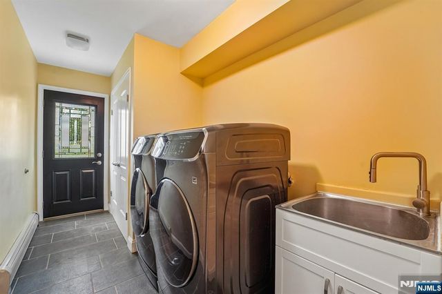 12 Manning Road, Paramus, NJ 07652