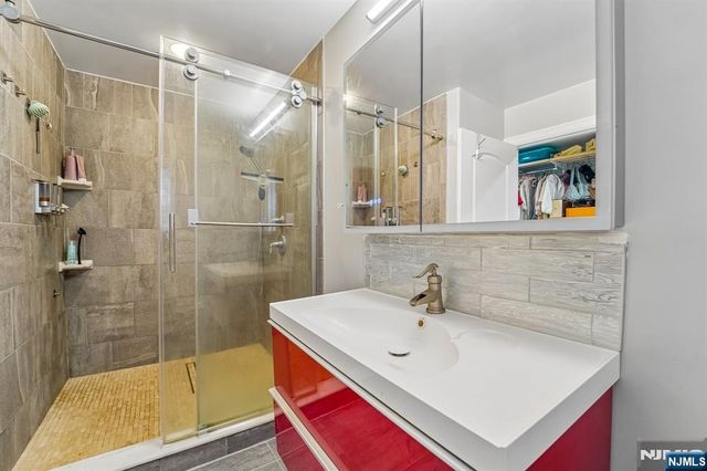 12 Manning Road, Paramus, NJ 07652