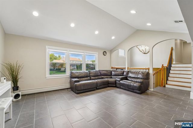 12 Manning Road, Paramus, NJ 07652