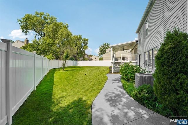 12 Manning Road, Paramus, NJ 07652