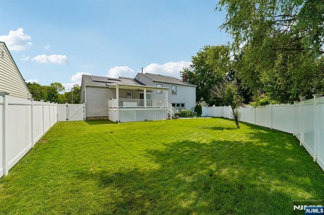 12 Manning Road, Paramus, NJ 07652