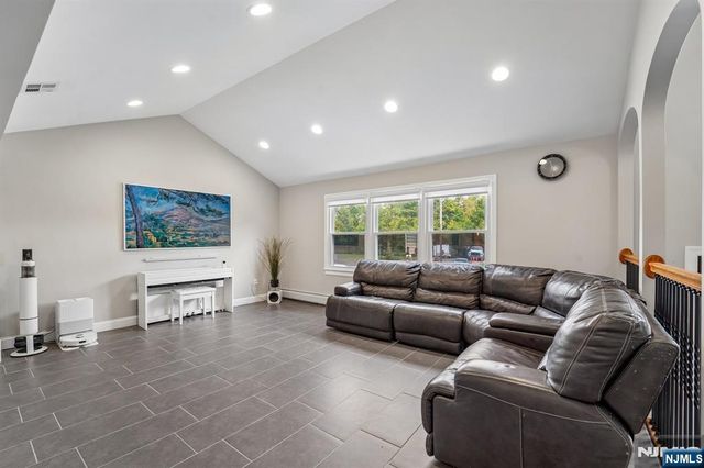 12 Manning Road, Paramus, NJ 07652