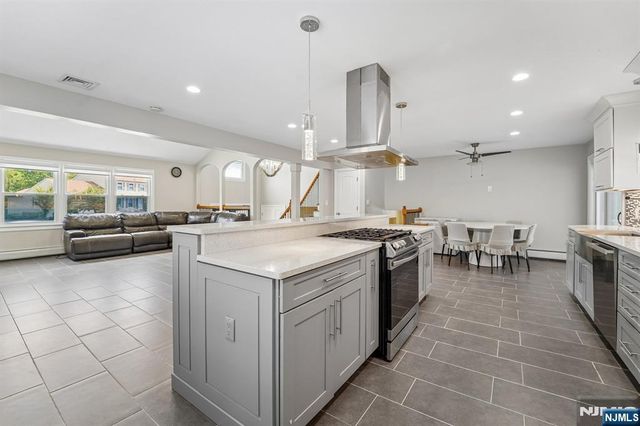 12 Manning Road, Paramus, NJ 07652