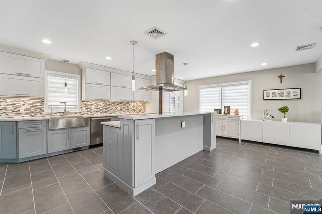 12 Manning Road, Paramus, NJ 07652