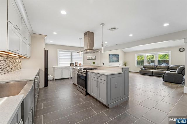 12 Manning Road, Paramus, NJ 07652