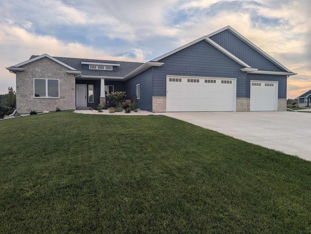 2243 MADELYNN LANE, Neenah, WI 54956