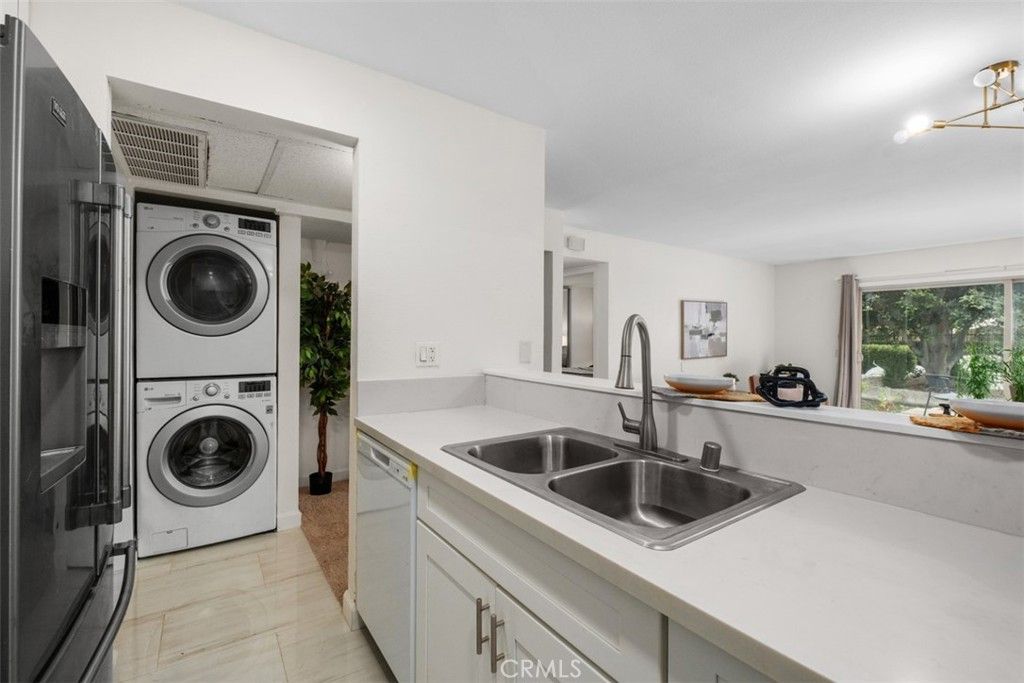 Image 11 of property listing at 324 Tangelo, Irvine, CA 92618