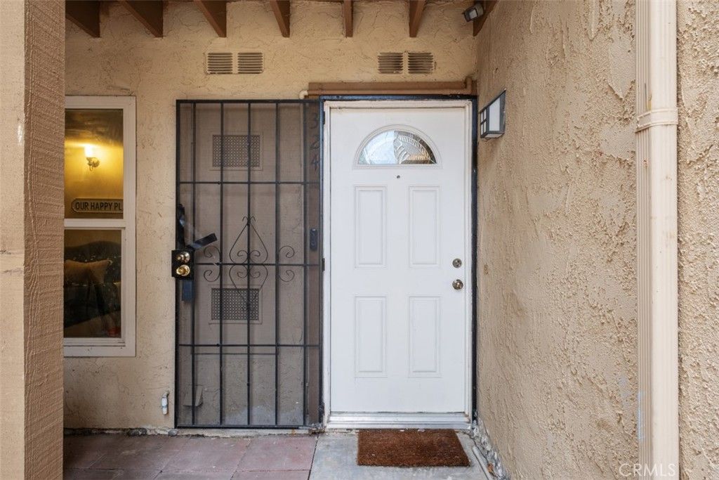 Image 3 of property listing at 324 Tangelo, Irvine, CA 92618