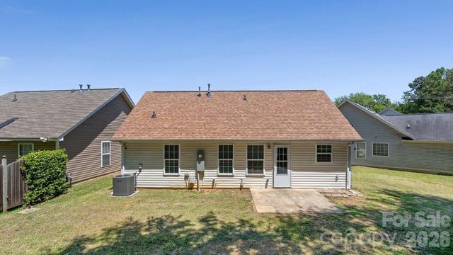 613 Hoskins Ridge Lane, Charlotte, NC 28216
