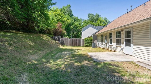 613 Hoskins Ridge Lane, Charlotte, NC 28216