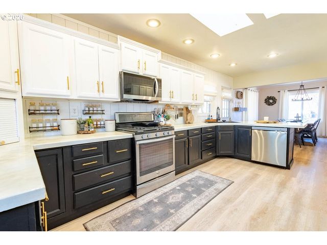 2703 N SPRUCE St, La Grande, OR 97850