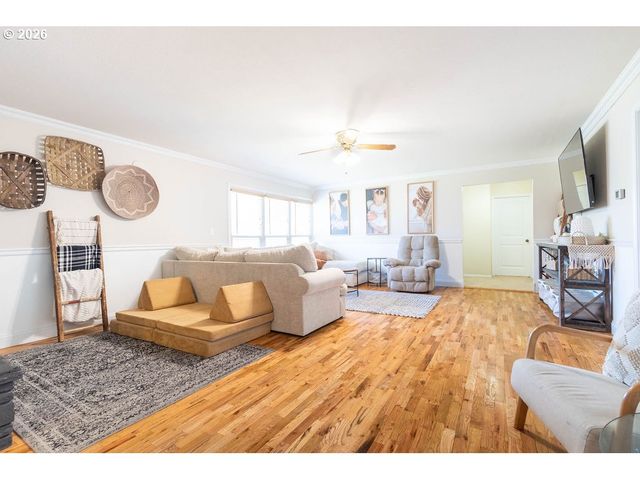 2703 N SPRUCE St, La Grande, OR 97850