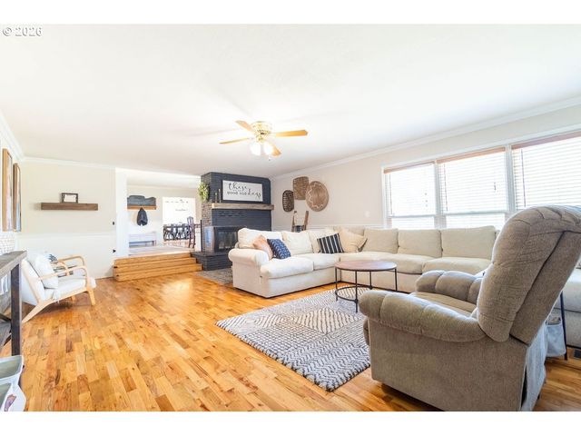 2703 N SPRUCE St, La Grande, OR 97850