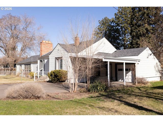 2703 N SPRUCE St, La Grande, OR 97850