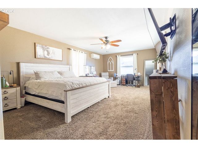 2703 N SPRUCE St, La Grande, OR 97850