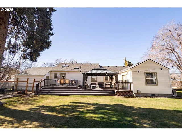 2703 N SPRUCE St, La Grande, OR 97850