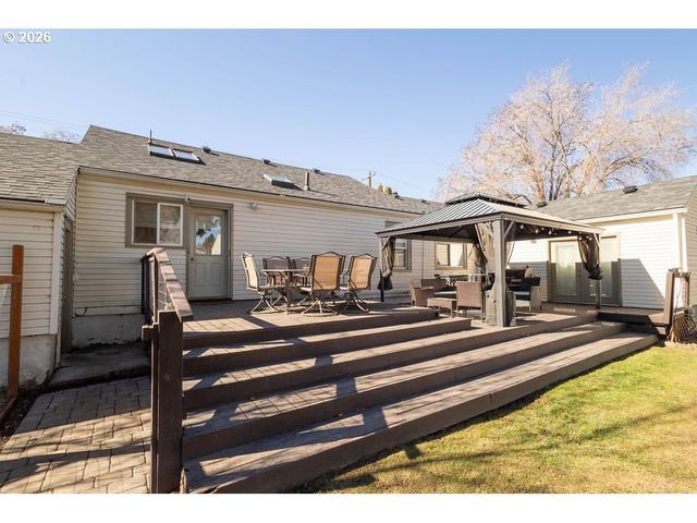 2703 N SPRUCE St, La Grande, OR 97850