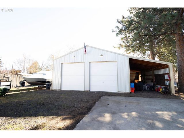 2703 N SPRUCE St, La Grande, OR 97850