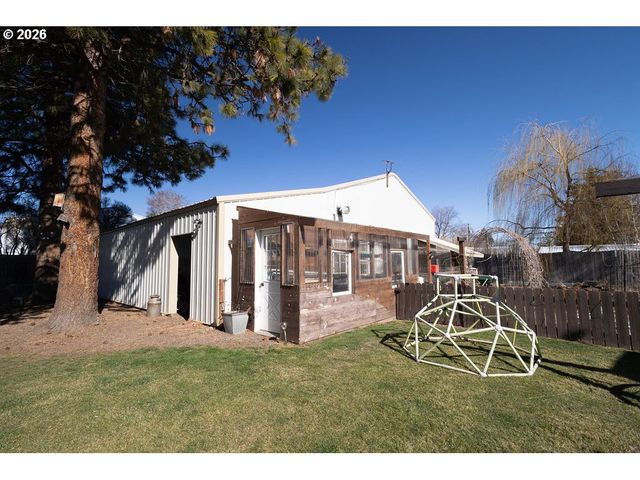 2703 N SPRUCE St, La Grande, OR 97850