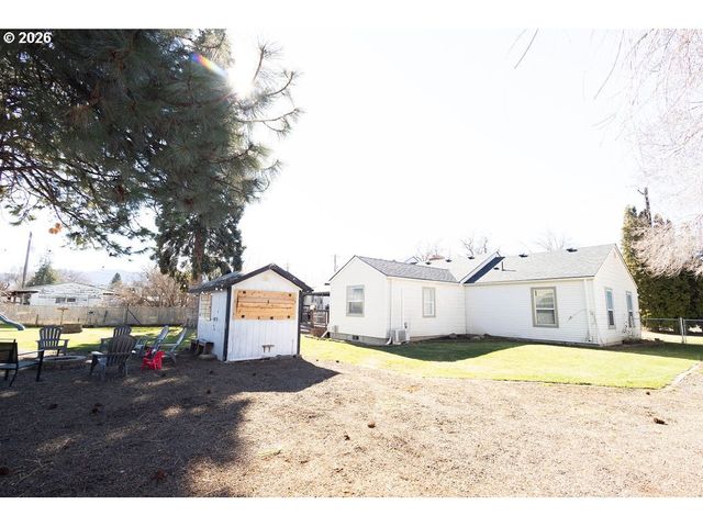 2703 N SPRUCE St, La Grande, OR 97850