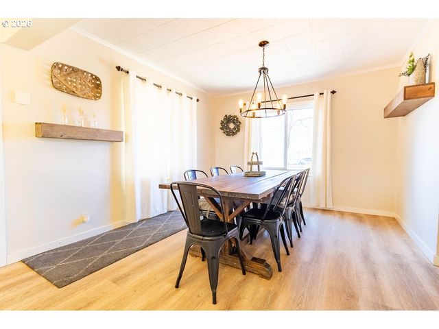 2703 N SPRUCE St, La Grande, OR 97850