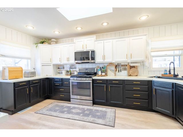 2703 N SPRUCE St, La Grande, OR 97850