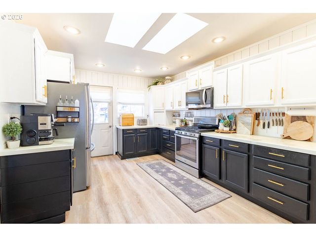 2703 N SPRUCE St, La Grande, OR 97850