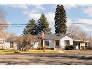 2703 N SPRUCE St, La Grande, OR 97850