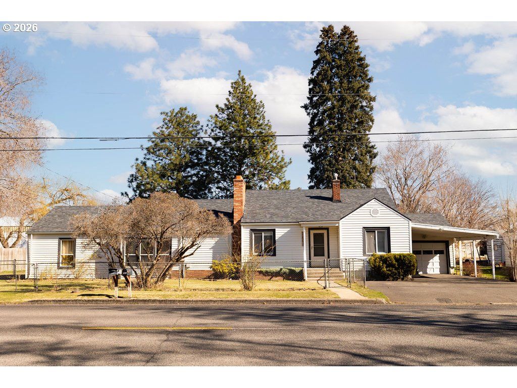 2703 N SPRUCE St, La Grande, OR 97850