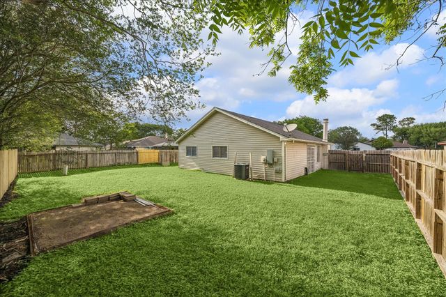 10143 Towne Mist Drive, Sugar Land, TX 77498