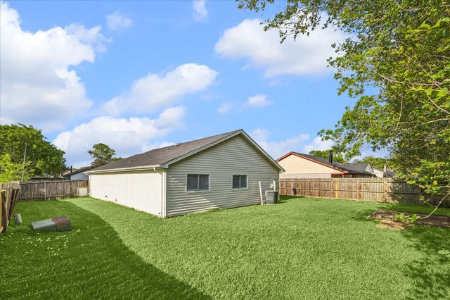 10143 Towne Mist Drive, Sugar Land, TX 77498