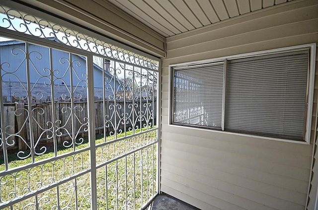 10143 Towne Mist Drive, Sugar Land, TX 77498