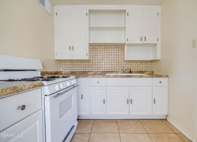 2521 MCKINLEY Avenue, El Paso, TX 79930