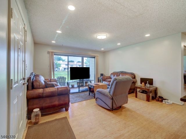 380 Lancaster Ct, Piscataway Twp., NJ 08854