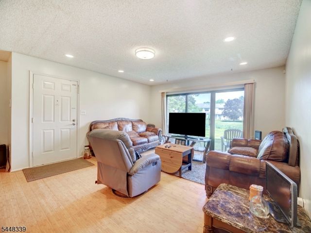 380 Lancaster Ct, Piscataway Twp., NJ 08854