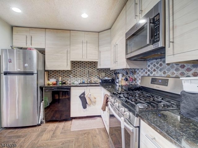 380 Lancaster Ct, Piscataway Twp., NJ 08854