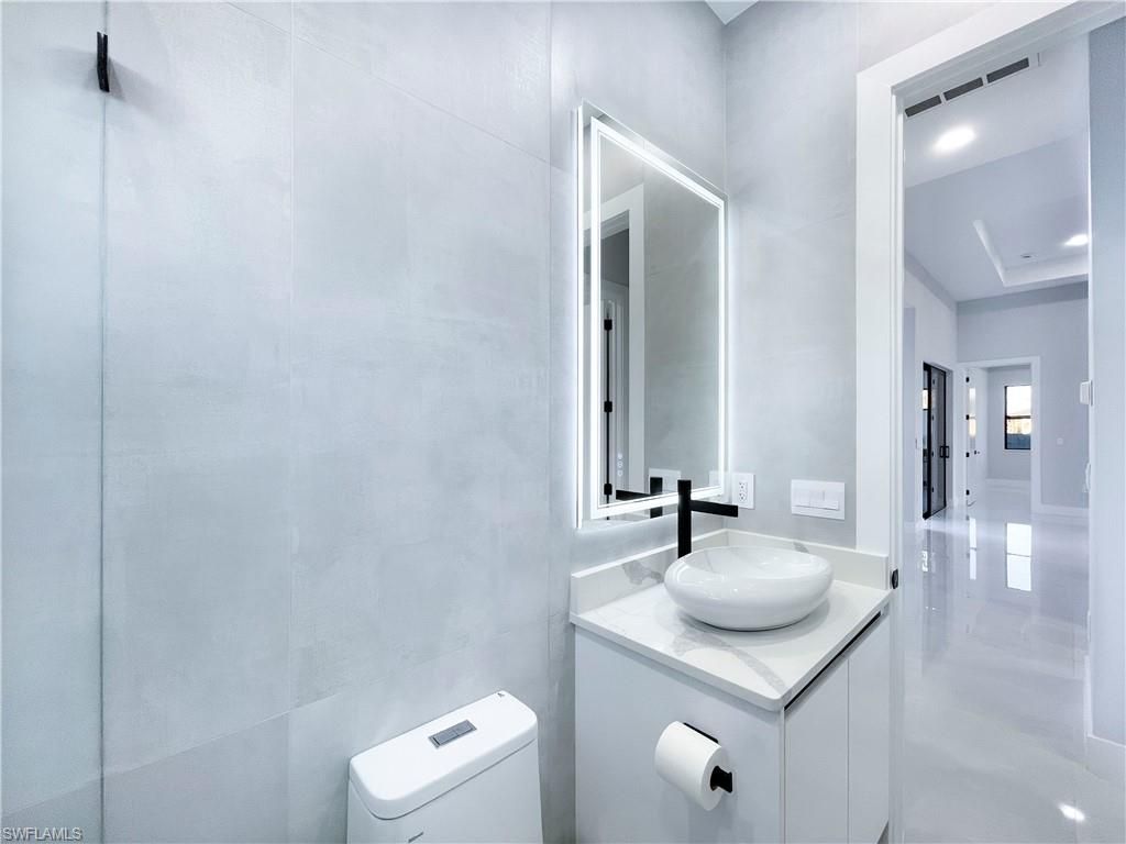 Image 33 of property listing at 1833 NE 23rd TER, Cape Coral, FL 33909