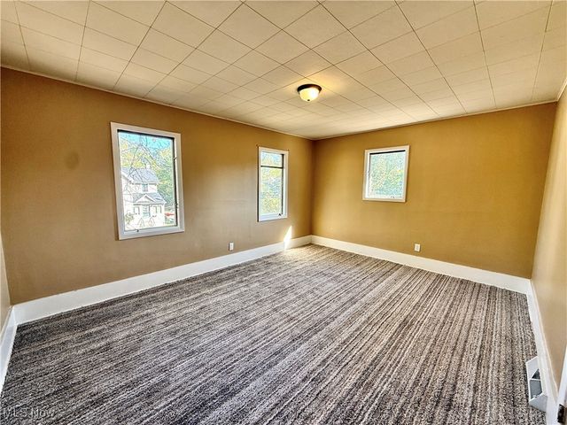 1447 Grove Avenue NW, Warren, OH 44483