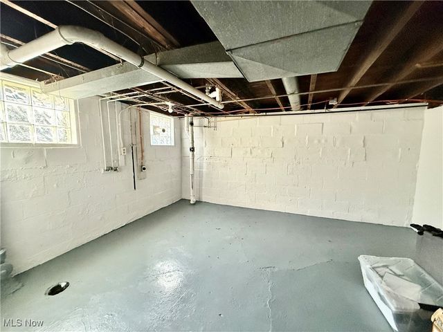 1447 Grove Avenue NW, Warren, OH 44483