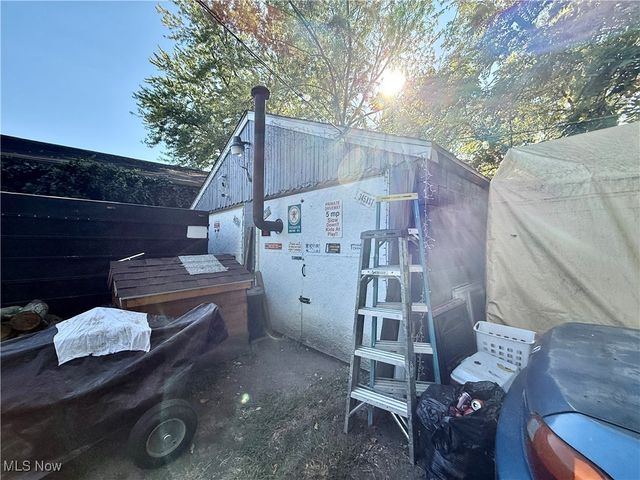 1447 Grove Avenue NW, Warren, OH 44483